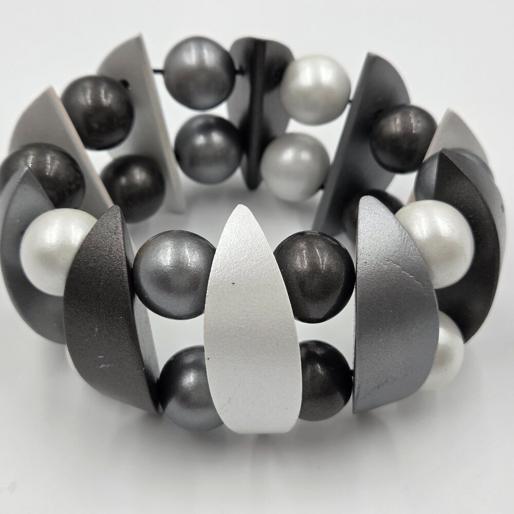 Vintage “Gray & Pearl” Stretch Bracelet 1990s